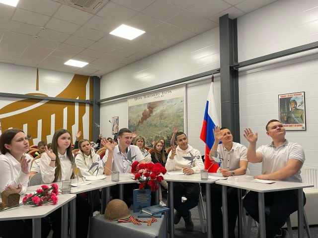 Детские центры почтили память ленинградцев