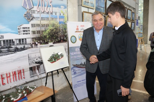 Активисты школьного музея представили модель катера на международных соревнованиях