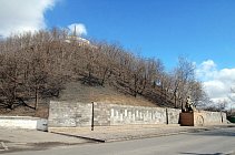 В Антрацитовской школе №1 почтили память жертв фашизма