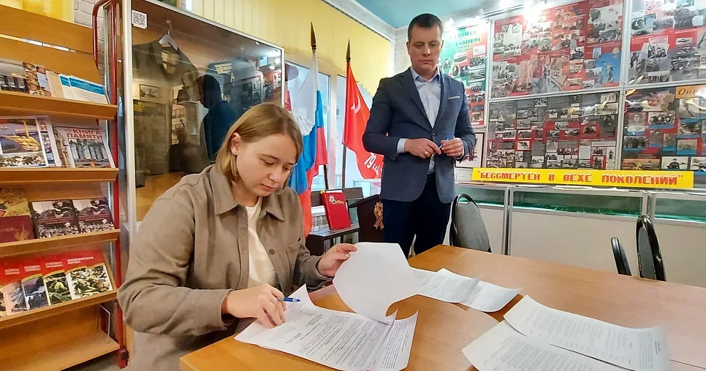 Школа почтила память Маршала Победы