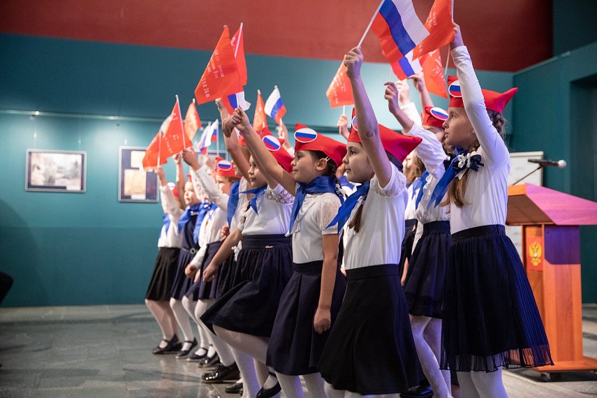 Экспозиция «Под гвардейским знаменем от Москвы до Среднего Дона» открылась в рамках программы Школьный Музей Победы