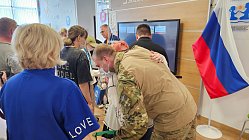 Герои напротив героев: учащиеся госпитальной школы «УчимЗнаем» встретились с бойцами СВО.
