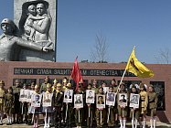 У Вечного огня в память о защитниках