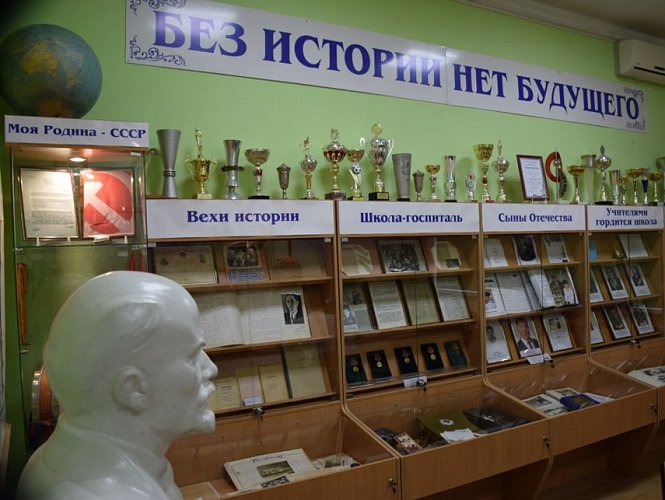 МБОУ СОШ №1 имени Адмирала Холостякова, г. Геленджик