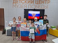 Детские Центры Музея Победы в ЛНР и ДНР приняли участие во Всероссийском флешмобе «Цвета российского флага»