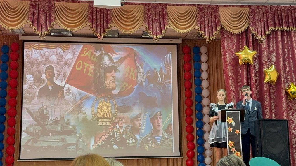 Столетья проходят, но связь поколений Хранится любовью к Отчизне в веках.