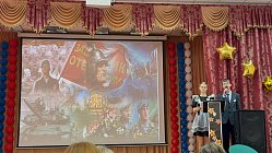 Столетья проходят, но связь поколений Хранится любовью к Отчизне в веках.