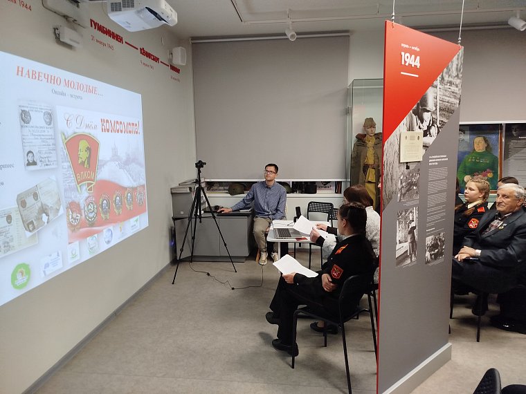 «На фронт он принес свой комсомольский билет»