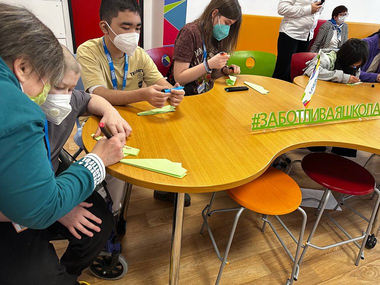 Юным пациентам рассказали о морских летчиках