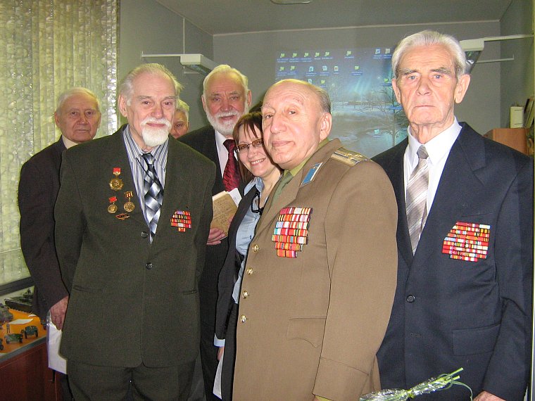 Школьный музей поздравляет с днём рождения гвардии лейтенанта Григорьева Владимира Васильевича