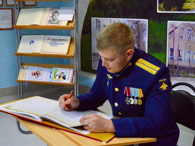 Сколько б ни сменилось поколений…