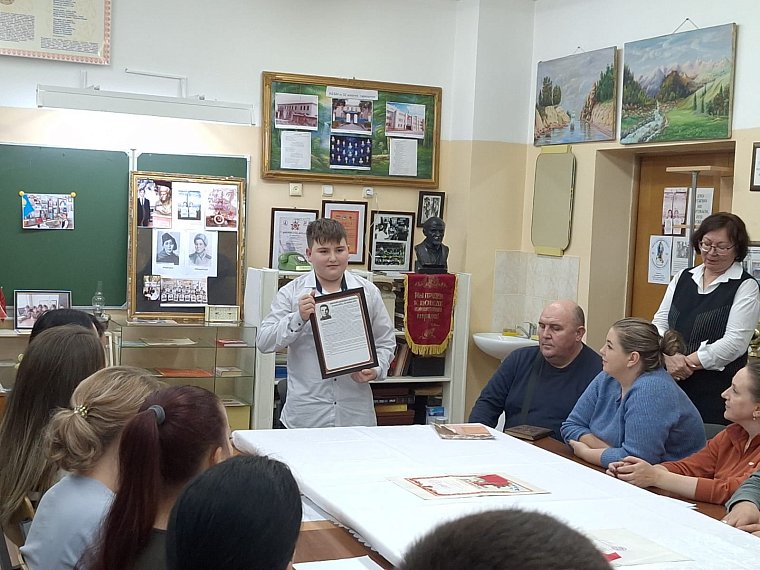 Родители первоклассников познакомились со школьным музеем и историей школы