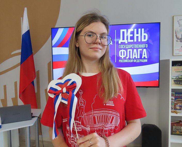 Детские Центры Музея Победы в ЛНР и ДНР приняли участие во Всероссийском флешмобе «Цвета российского флага»