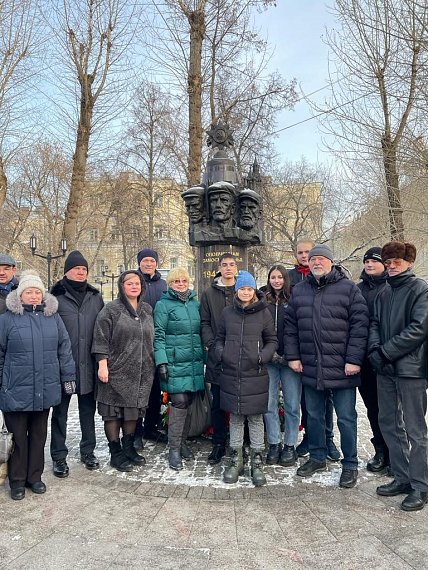 Школьники почти память защитников Москвы