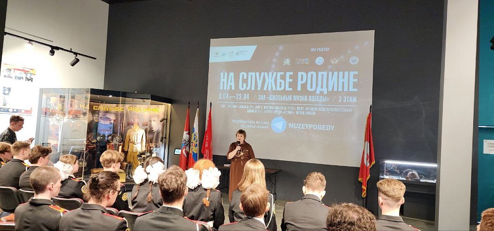 Кадеты простились с флагом