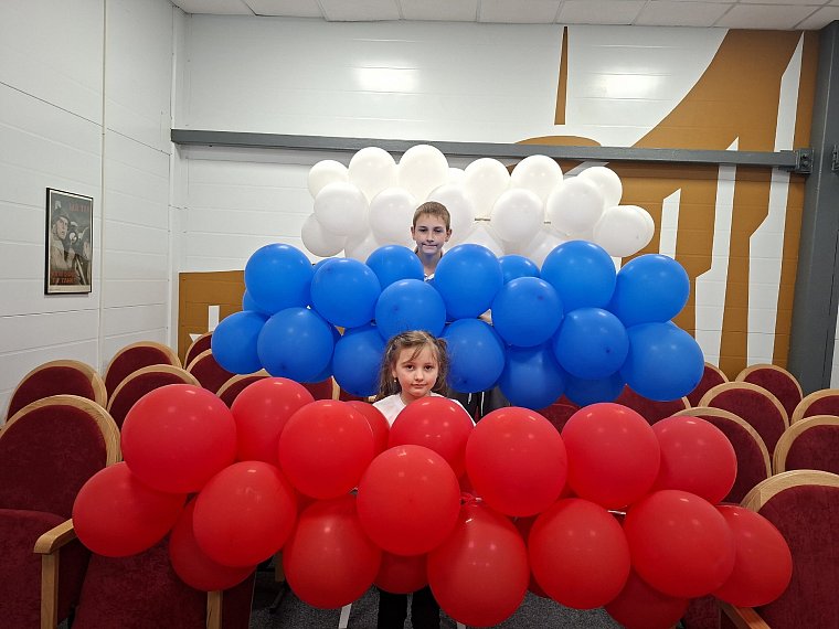 Детские Центры Музея Победы в ЛНР и ДНР приняли участие во Всероссийском флешмобе «Цвета российского флага»