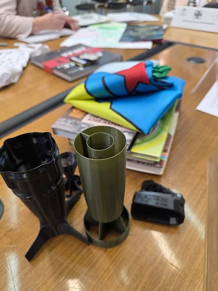 Представители московских школьных музеев передали экспонаты из ЛНР для выставки в Музее СВО в Республике Чили