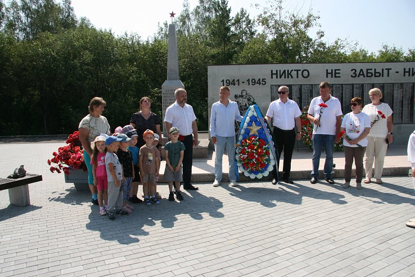 История нас связала