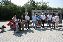 История нас связала