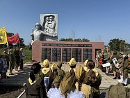 У Вечного огня в память о защитниках
