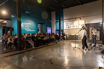 О героях рассказали под гитару