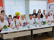 История нас связала