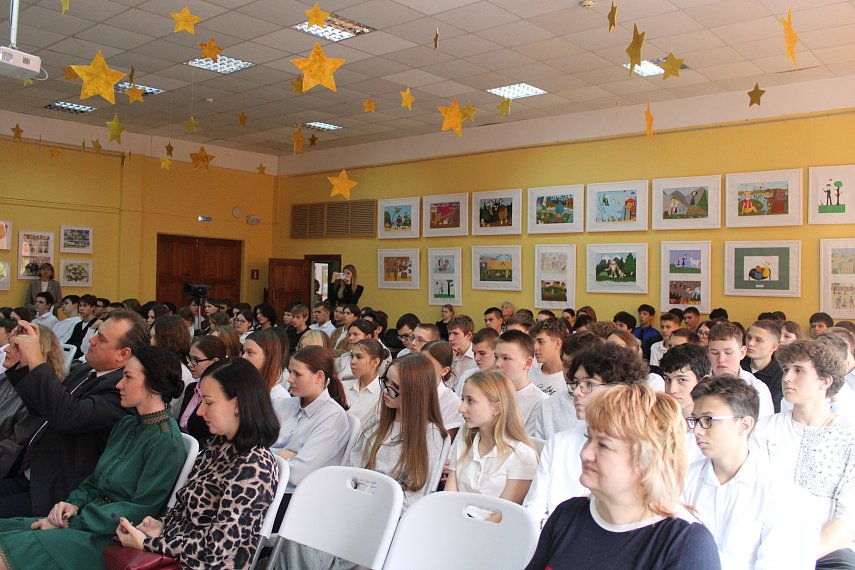 Аллею Героев открыли активисты школьного музея