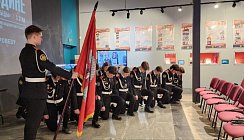 Кадеты простились с флагом