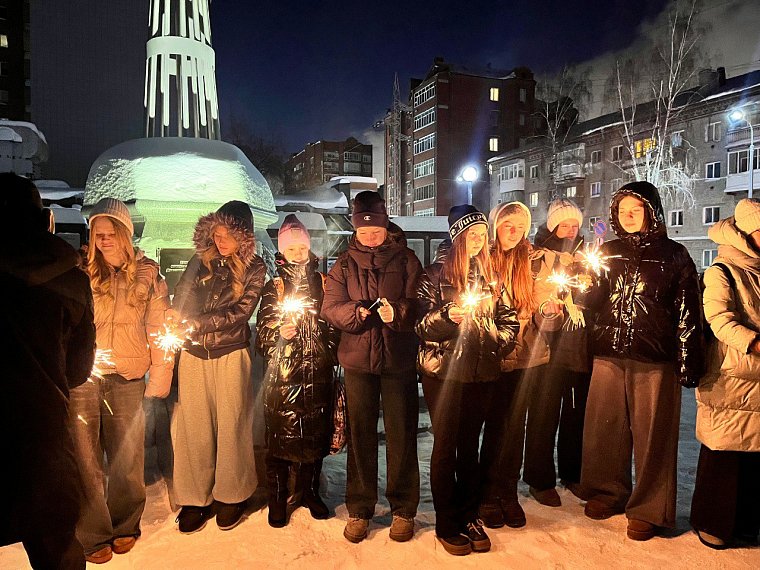 В память о жителях и защитниках непокоренного города зажигаются Искры надежды в школьных музеях