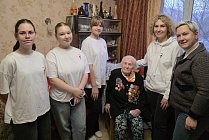 Светлые мгновения: Новогодние поздравления ветерана от юных хранителей памяти