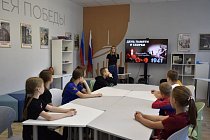 В День памяти и скорби дети присоединились к «Свече памяти» в филиалах Детского центра Музея Победы в ЛНР и ДНР
