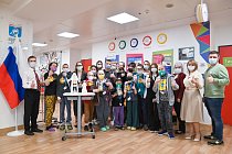 «Елочные игрушки как зеркало времени» в госпитальной школе «Учим Знаем» 