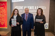 Завершила работу выставка «Подвиг на земле и в небе»