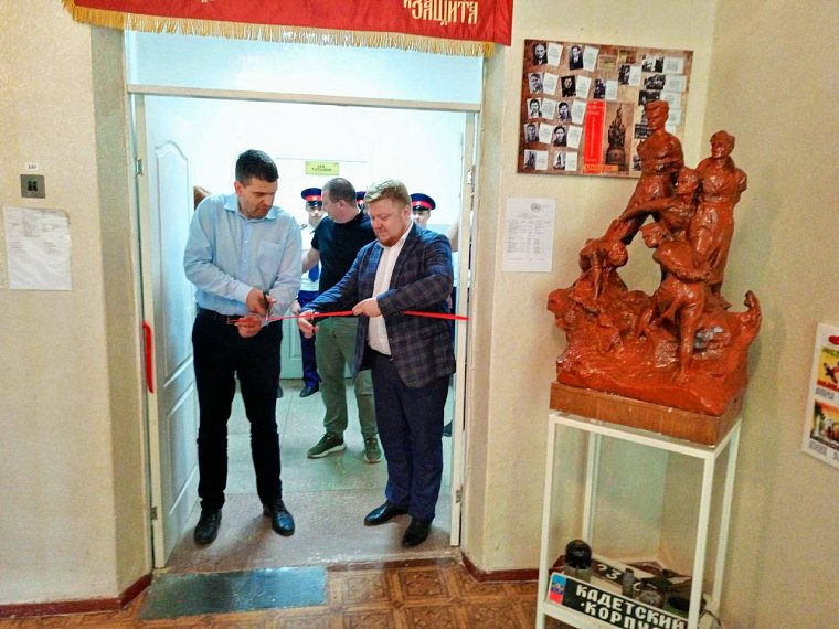 Школьный музей Победы впервые открыли в Луганске