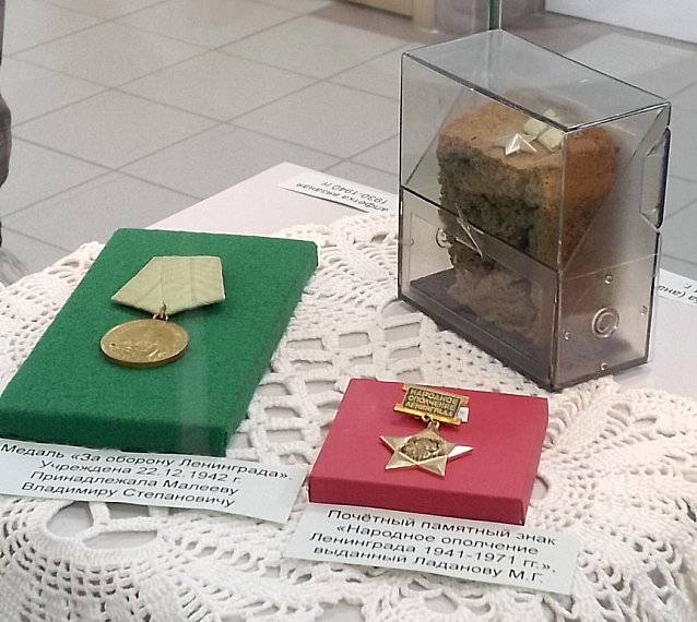 Школьники передали завещание блокадника в музей истории Кронштадта