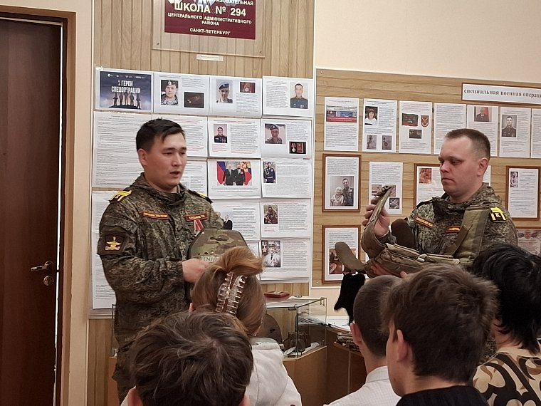 Встреча с курсантами в школьном музее