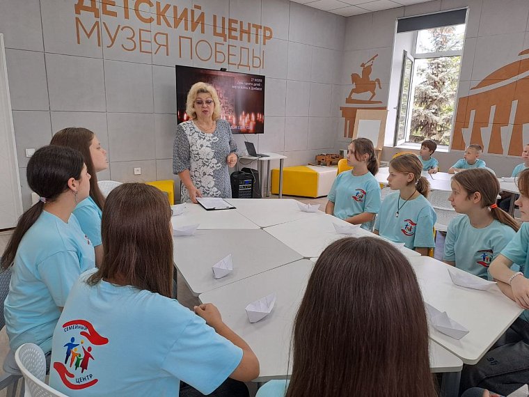 В детских центрах ЛНР и ДНР почтили память детей