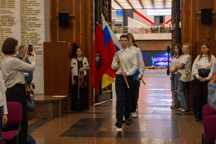 Школьники открыли выставку о защитниках Москвы