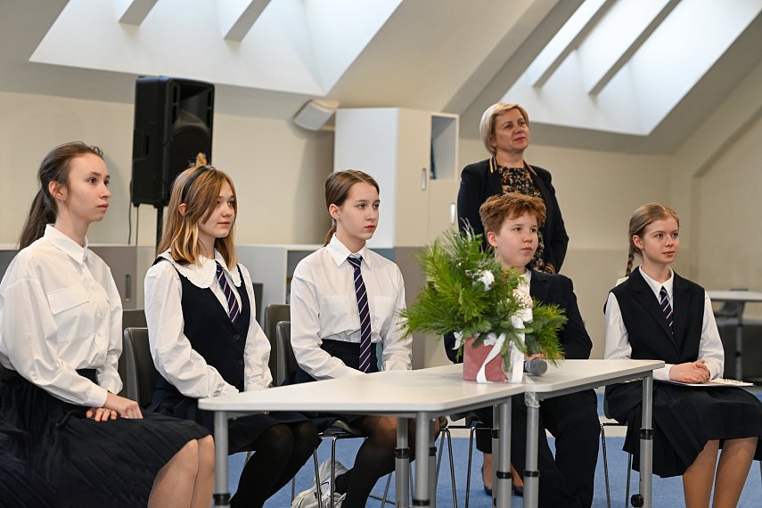 Школьники ЛНР и Москвы познакомились в прямом эфире