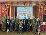 Столетья проходят, но связь поколений Хранится любовью к Отчизне в веках.