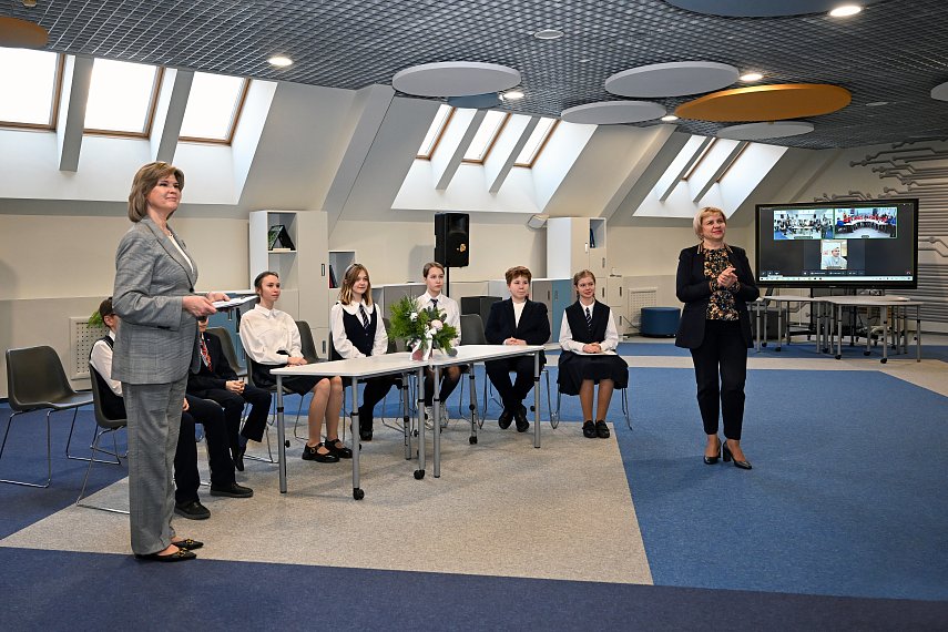 Школьники ЛНР и Москвы познакомились в прямом эфире