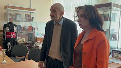 В подарок школьному музею именная Копия Знамени Победы