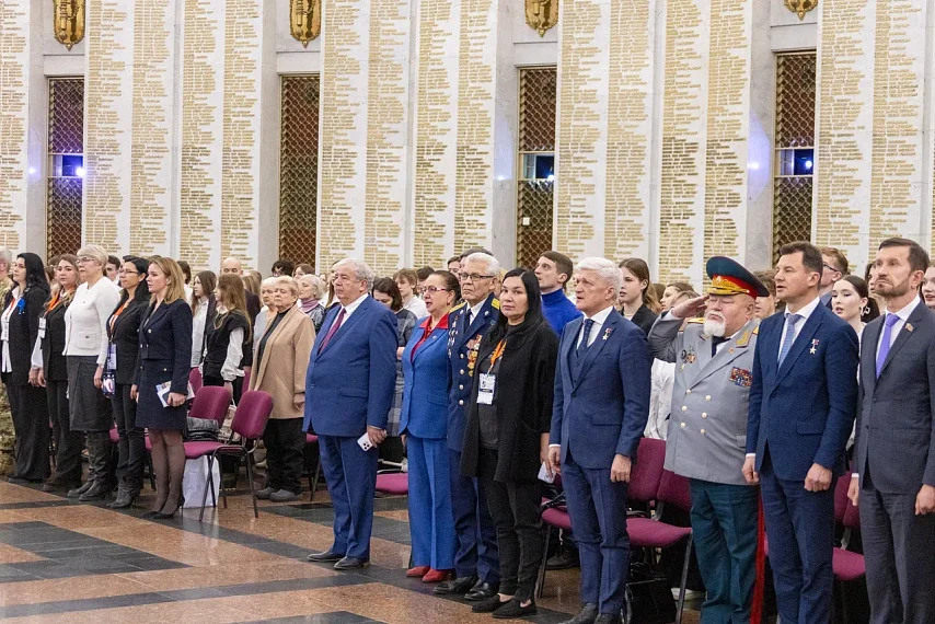 Школьники соединили героев поколений