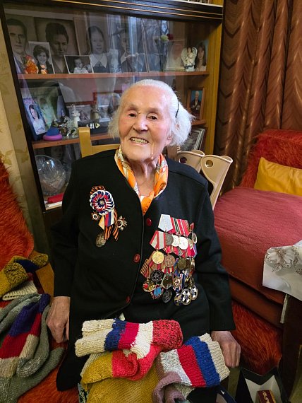 Юные общественные деятели поблагодарили ветерана