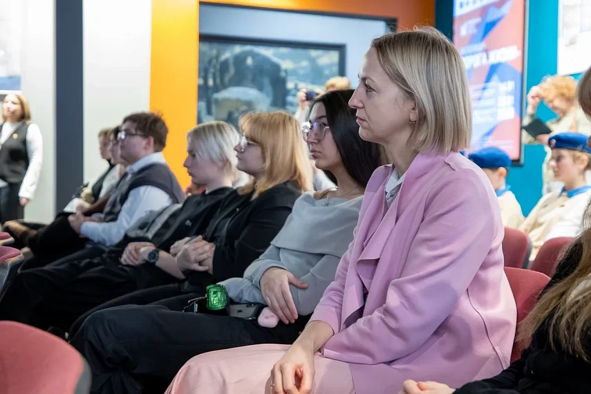 Стихи о блокаде прозвучали в зале «Школьный Музей Победы»