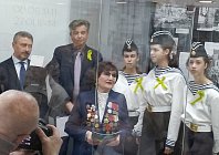 Школьники передали завещание блокадника в музей истории Кронштадта