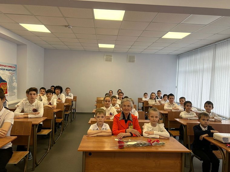 В память о жителях и защитниках непокоренного города зажигаются Искры надежды в школьных музеях