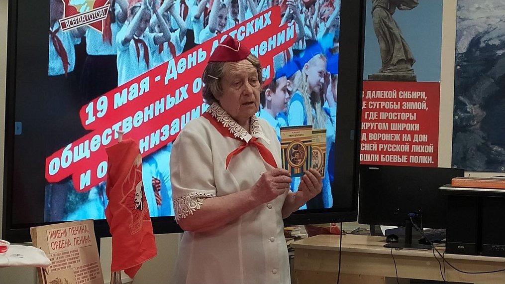 Активисты школьного музея отметили День пионерии по-своему