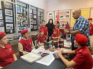 Знамя музея прошло экспедицию по Монголии