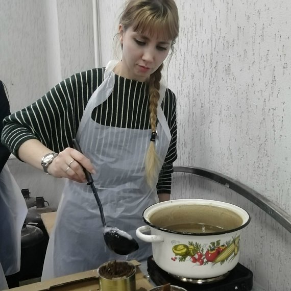  СВЯЗЬ ПОКОЛЕНИЙ И ТЕПЛО СЕРДЕЦ: КЕМЕРОВСКИЕ СТУДЕНТЫ И ПЕДАГОГИ ОБЪЕДИНИЛИСЬ В ПРОЕКТЕ «ККСТ — ФРОНТУ!»